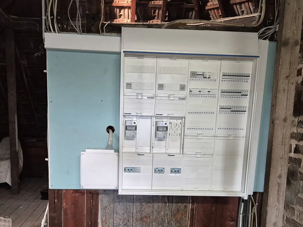 Modernisierte Zähleranlage mit neuer Elektroverteilung durch Elektrotechnik Stefan Montenarh in Bornheim.