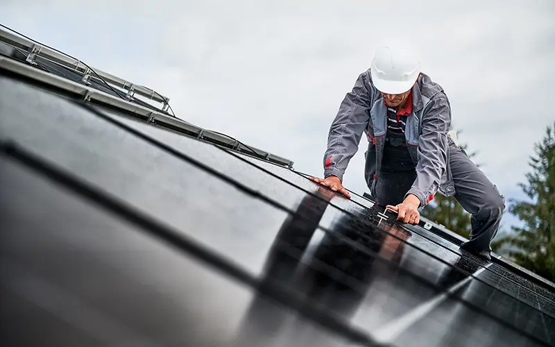 Photovoltaikanlage auf Wohnhaus in Bornheim mit moderner elektrotechnischer Anbindung.